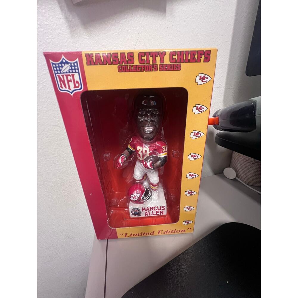 Marcus Allen Chiefs Bobblehead Vintage NFL Collector Series w/ Original Box